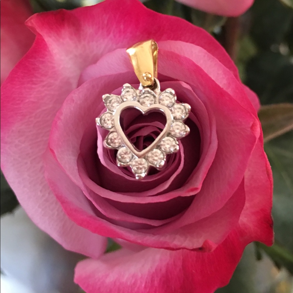 18K gold heart pendant